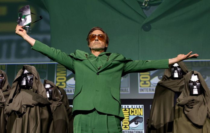 Robert Downey Jr. xuất hiện bất ngờ tại sự kiện San Diego Comic-Con vào tháng 7 năm ngoái. Ảnh: Getty Images