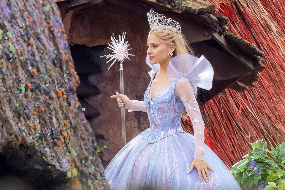 Tạo hình của Ariana Grande trong phần mới. Ảnh: Universal Pictures
