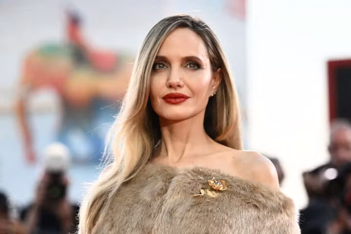Angelina Jolie dự ra mắt tác phẩm tại Liên hoan phim quốc tế Venice 2024. Ảnh: Marco Bertorello/AFP
