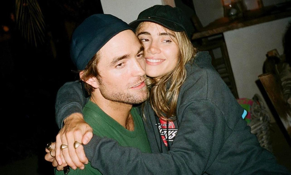 Robert Pattinson chính thức đính hôn sau 5 năm hẹn hò. Robert Pattinson chính thức đính hôn sau 5 năm hẹn hò.