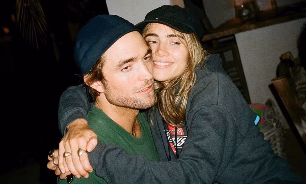 Robert Pattinson chính thức đính hôn sau 5 năm hẹn hò.