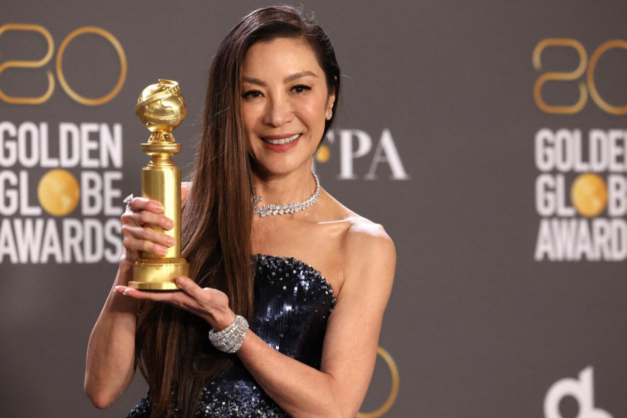 Nữ diễn viên cũng thắng giải Quả Cầu Vàng cùng năm (2022). Nữ diễn viên cũng thắng giải Quả Cầu Vàng cùng năm (2022).