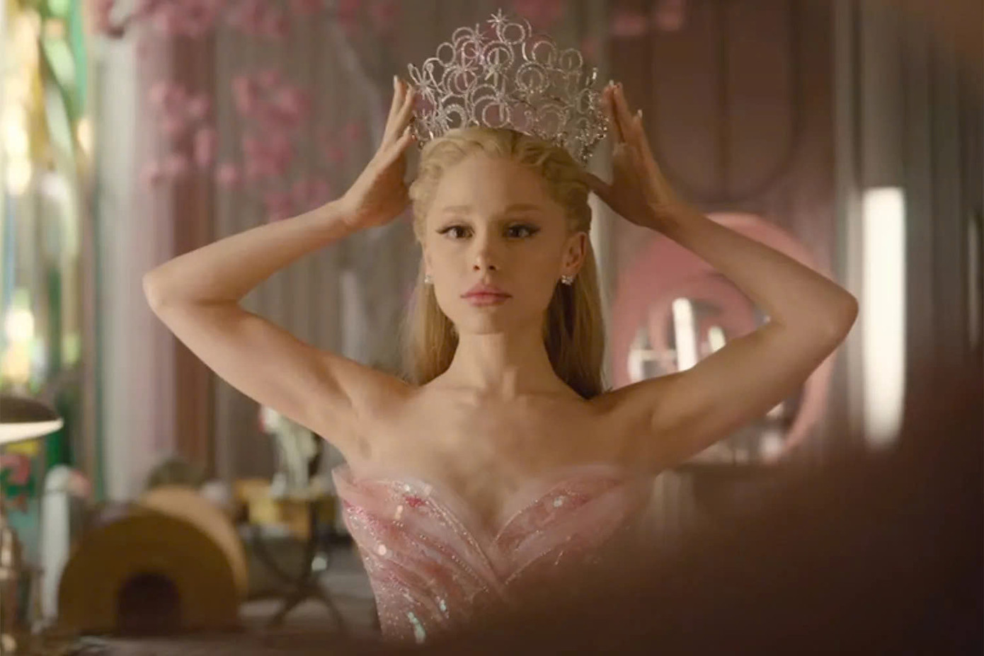 Tạo hình của Ariana Grande trong phần mới. Ảnh: Universal Pictures