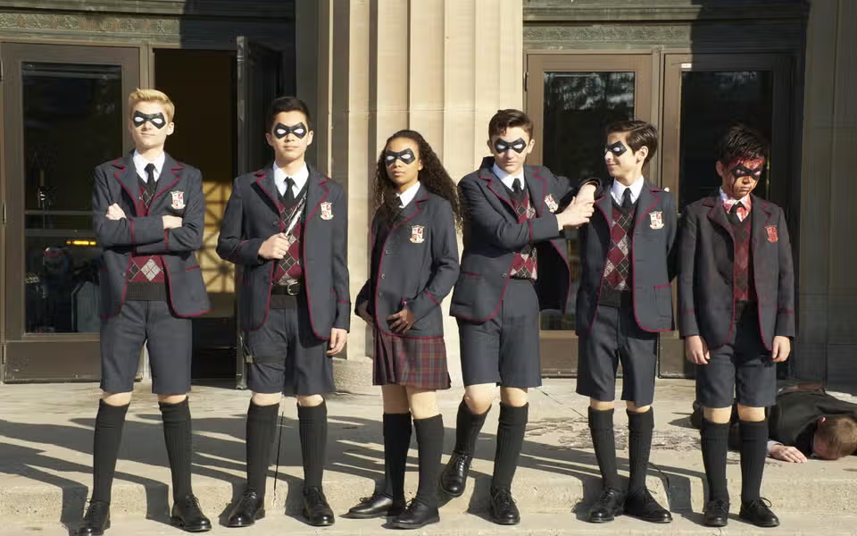 và những đứa trẻ Hargreeves thời niên thiếu.