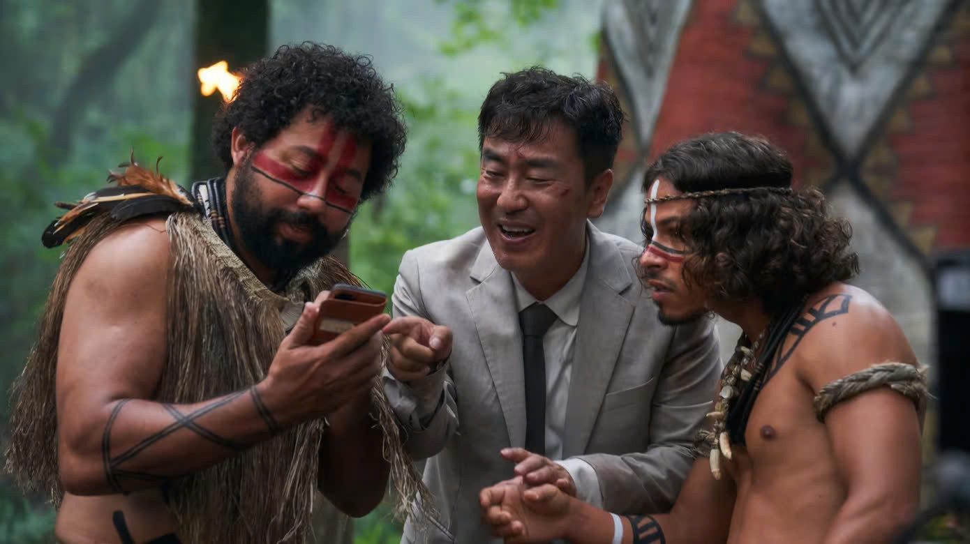 Các miếng hài của phim được tô điểm khá vừa vặn, không quá lố bịch, phản cảm.