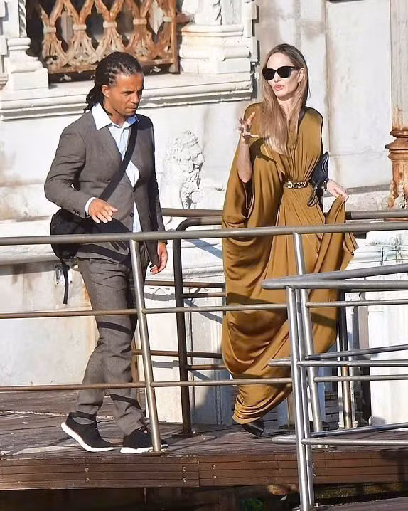 Angelina Jolie và Akala tại Venice tháng 8/2024. Ảnh: Backgrid