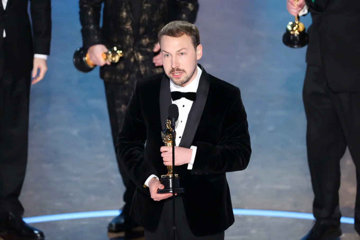 Gints Zibalodis phát biểu trên sân khấu Oscar lần thứ 97. Ảnh: Rich Polk/Variety Gints Zibalodis phát biểu trên sân khấu Oscar lần thứ 97. Ảnh: Rich Polk/Variety