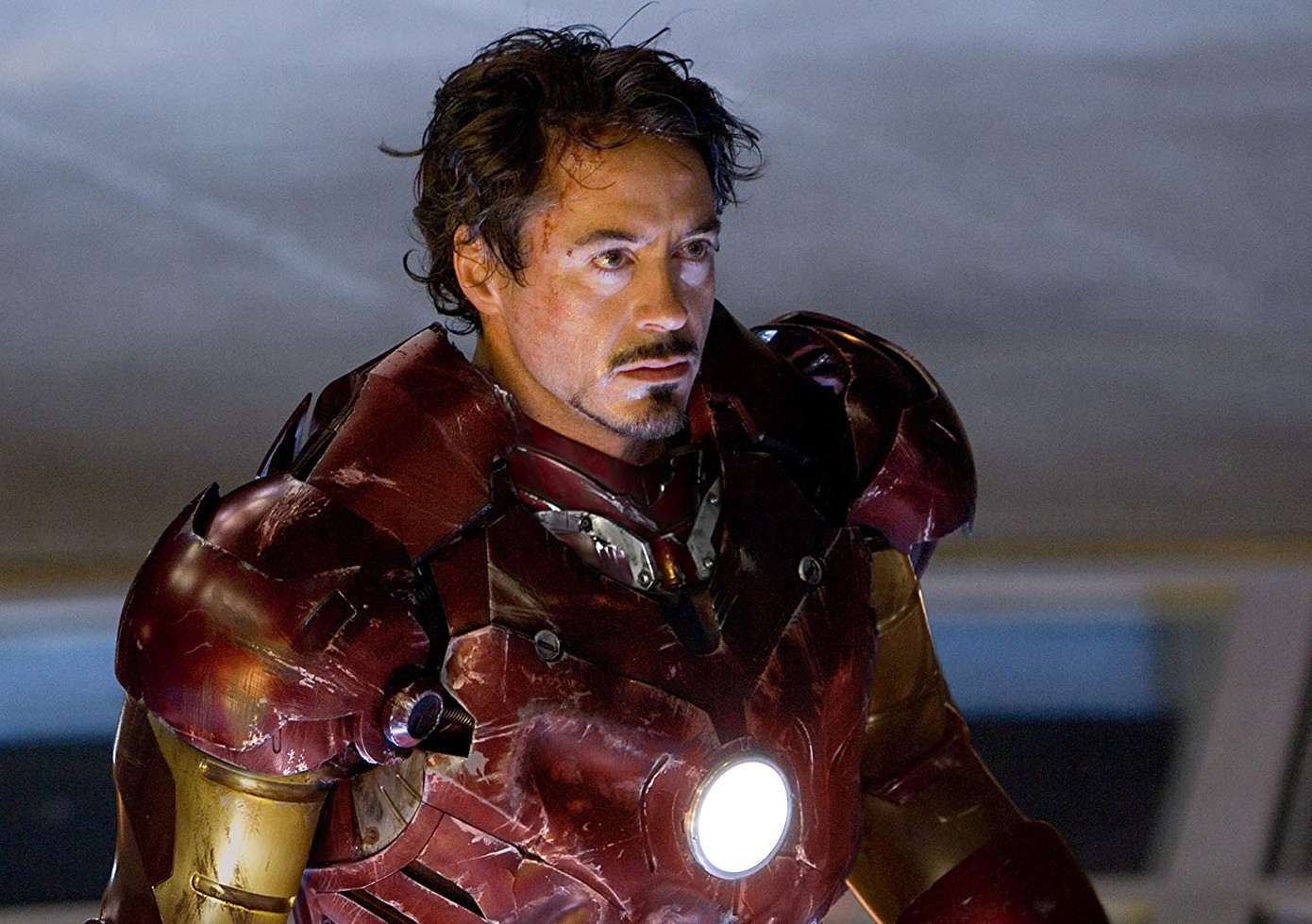 Robert Downey Jr. đã gắn liền với vai diễn biểu tượng Iron Man trong hơn một thập kỷ. Robert Downey Jr. đã gắn liền với vai diễn biểu tượng Iron Man trong hơn một thập kỷ.