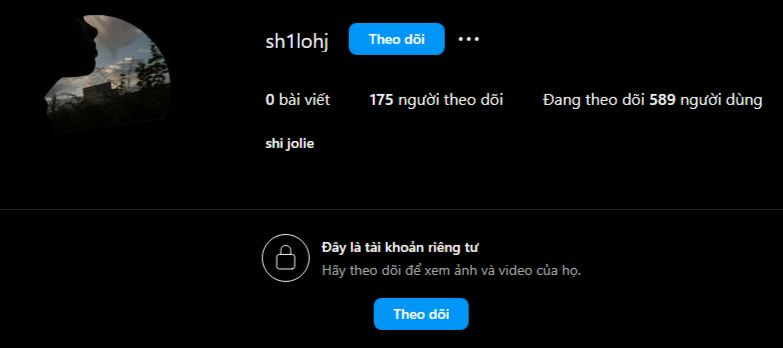 Shiloh viết tên của mình là "Shi Jolie” trong phần tiểu sử trên trang Instagram cá nhân. Shiloh viết tên của mình là "Shi Jolie” trong phần tiểu sử trên trang Instagram cá nhân.