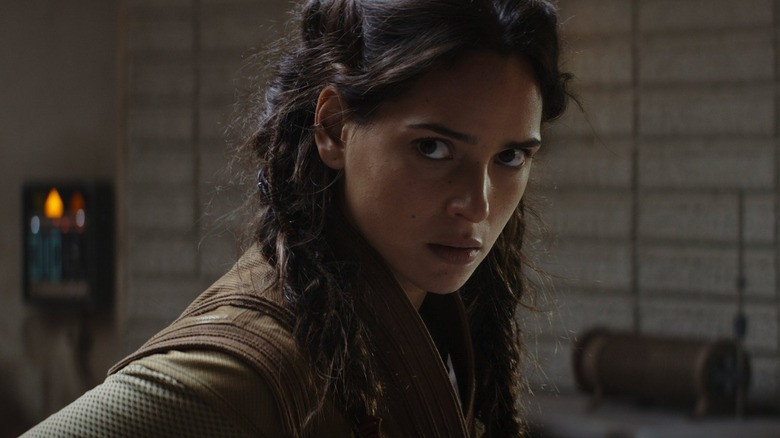 Nữ diễn viên từng đảm đương được một số nhân vật phức tạp. Nữ diễn viên từng đảm đương được một số nhân vật phức tạp.