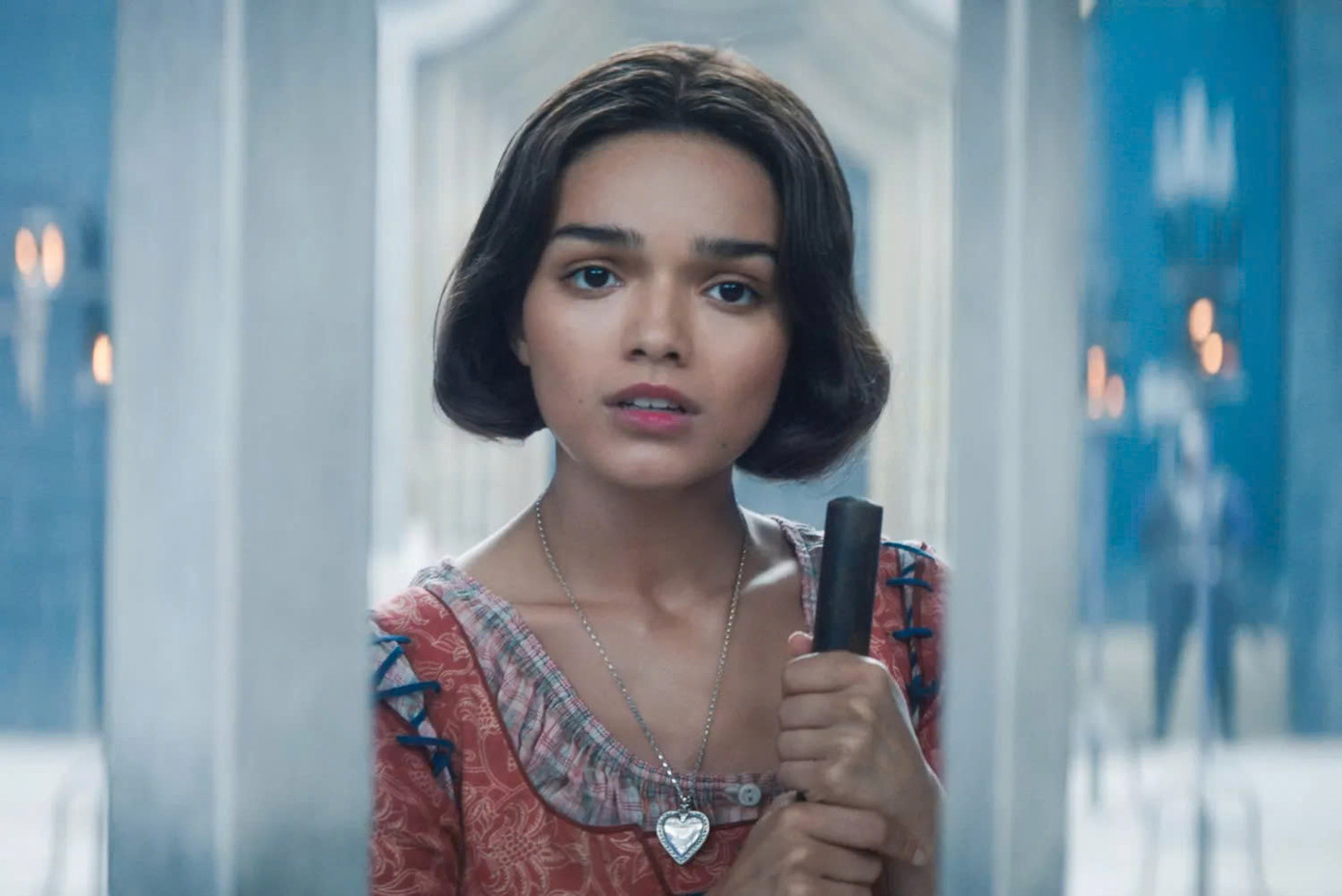 Tạo hình của Rachel Zegler trong "Disney's Snow White" (2025). Ảnh: Disney Tạo hình của Rachel Zegler trong "Disney's Snow White" (2025). Ảnh: Disney