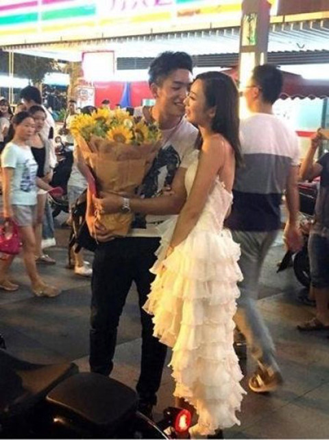 Cô gái mang xe phân khối lớn, giấy tờ nhà cầu hôn bạn trai ảnh 5