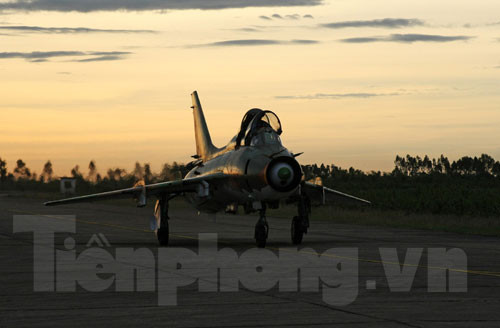 Bay khí tượng trước khi bước vào thực hiện nhiệm vụ