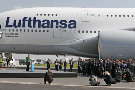 Thủ tướng Đức, bà Angiela Merkel, đọc lời chúc mừng và tuyên bố khai mạc