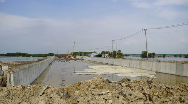 Dự án gồm phần cầu dài 3,5Km, đường dẫn trên tuyến 247m, đường dẫn kết nối với đường xuống cảng Phước An dài khoảng 617m và hoàn chỉnh phạm vi nút giao với đường vào cảng Phước An. Dự án gồm phần cầu dài 3,5Km, đường dẫn trên tuyến 247m, đường dẫn kết nối với đường xuống cảng Phước An dài khoảng 617m và hoàn chỉnh phạm vi nút giao với đường vào cảng Phước An.