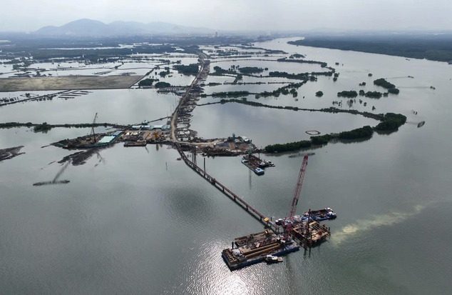 Cầu Phước An còn là mắt xích quan trọng kết nối vận chuyển hàng hóa từ cụm cảng Cái Mép - Thị Vải về Đồng Nai, TP HCM và các tỉnh lân cận, giúp rút ngắn hành trình và thời gian vận chuyển hàng hóa tạo sự đồng bộ về giao thông. Cầu Phước An còn là mắt xích quan trọng kết nối vận chuyển hàng hóa từ cụm cảng Cái Mép - Thị Vải về Đồng Nai, TP HCM và các tỉnh lân cận, giúp rút ngắn hành trình và thời gian vận chuyển hàng hóa tạo sự đồng bộ về giao thông.