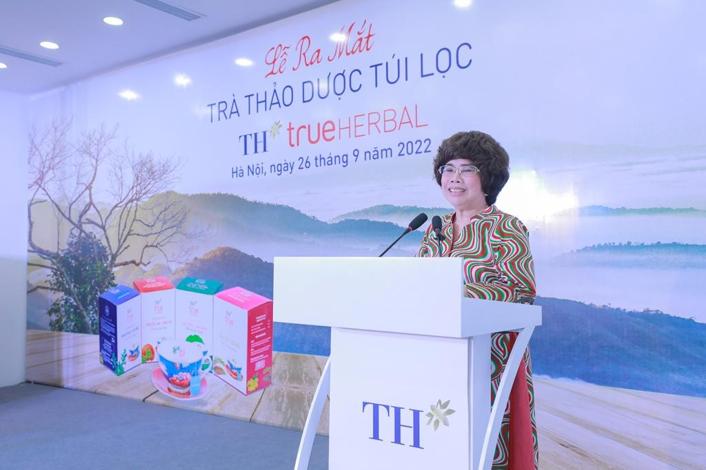 Anh hùng lao động Thái Hương- Nhà sáng lập, Chủ tịch Hội đồng Chiến lược tập đoàn TH tại buổi ra mắt sản phẩm mới.