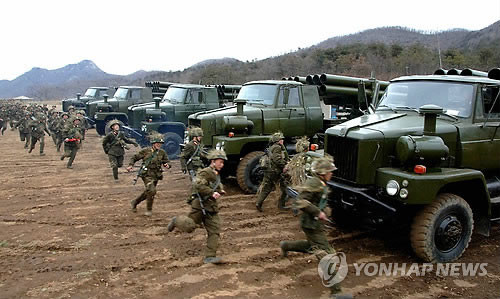 Lính Triều Tiên cơ động ra xe pháo trong cuộc tập trận mới nhất. Cơ động ra xe pháo