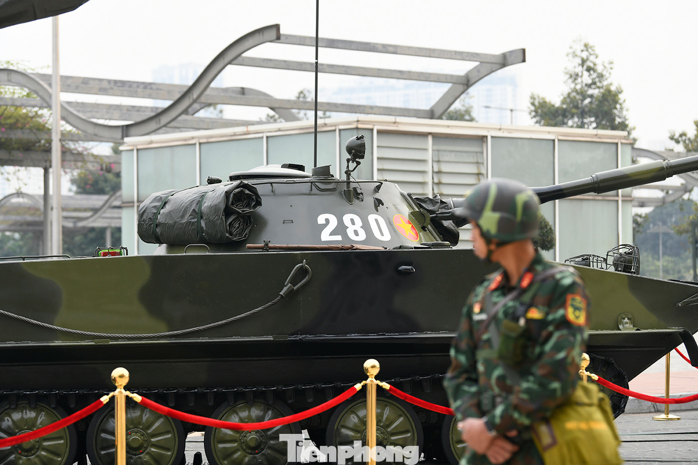 Xe lội nước PT-76 được trang bị cho lính thủy đánh bộ của quân đội Việt Nam.