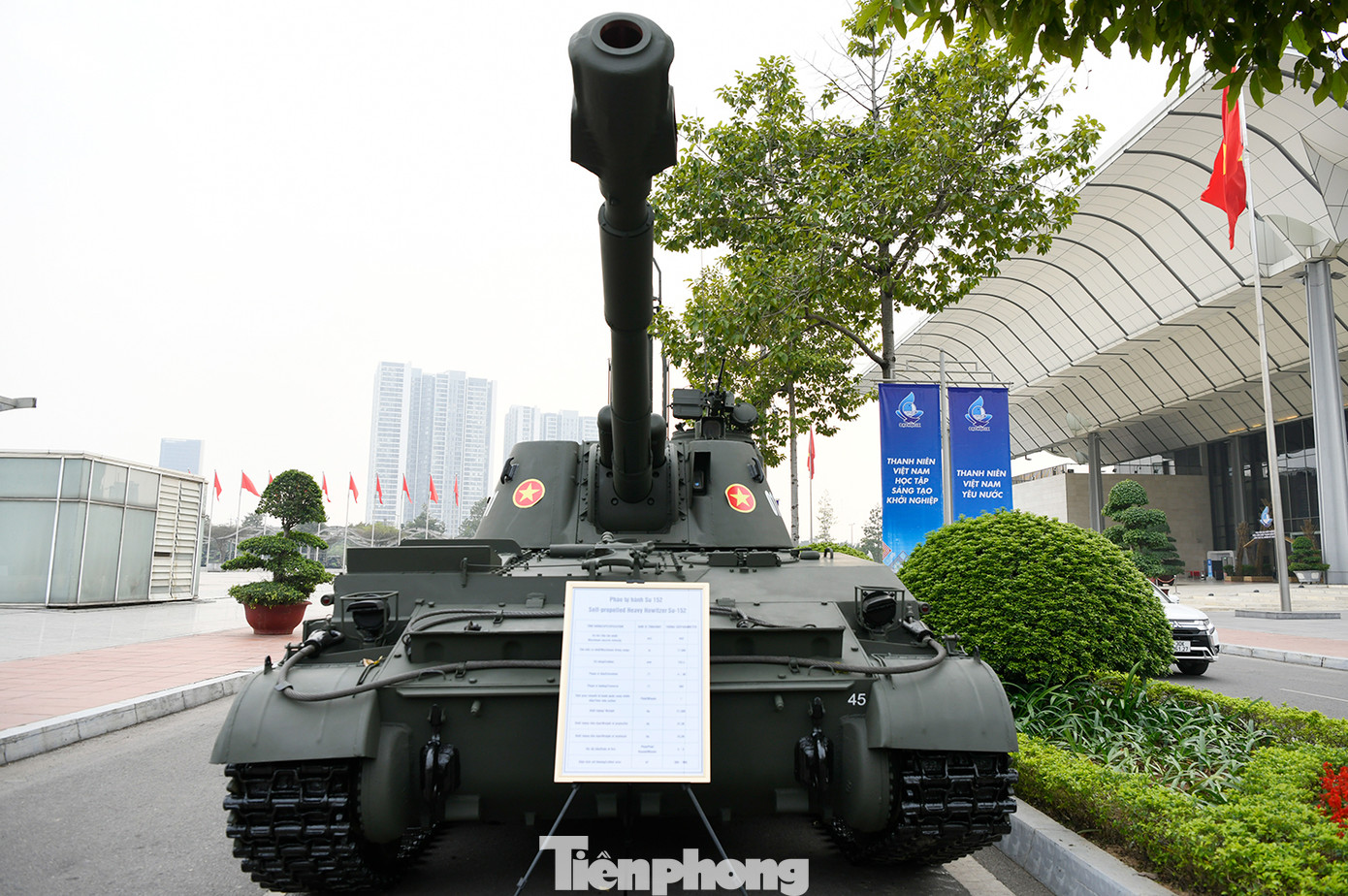 Pháo tự hành SU-152 (2S3 Akatsiya) được trang bị pháo cỡ nòng 152mm, tầm bắn 17,4km với đạn pháo thông thường và 24km với đạn tăng tầm.