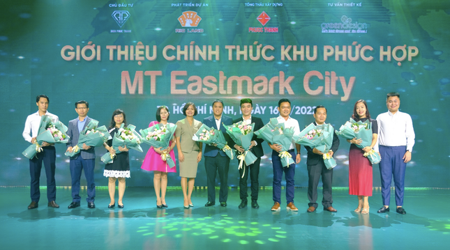 Dù được giới thiệu rầm rộ, nhận tiền cọc của khách hàng nhưng dự án MT Eastmark City vẫn đang là bãi đất trống. Dù được giới thiệu rầm rộ, nhận tiền cọc của khách hàng nhưng dự án MT Eastmark City vẫn đang là bãi đất trống.