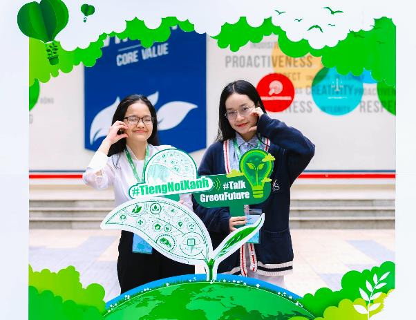 Bạn Phạm Ý Nhi và Nguyễn Thị Bảo Trâm, thành viên đội thi SHINE. Bạn Phạm Ý Nhi và Nguyễn Thị Bảo Trâm, thành viên đội thi SHINE.