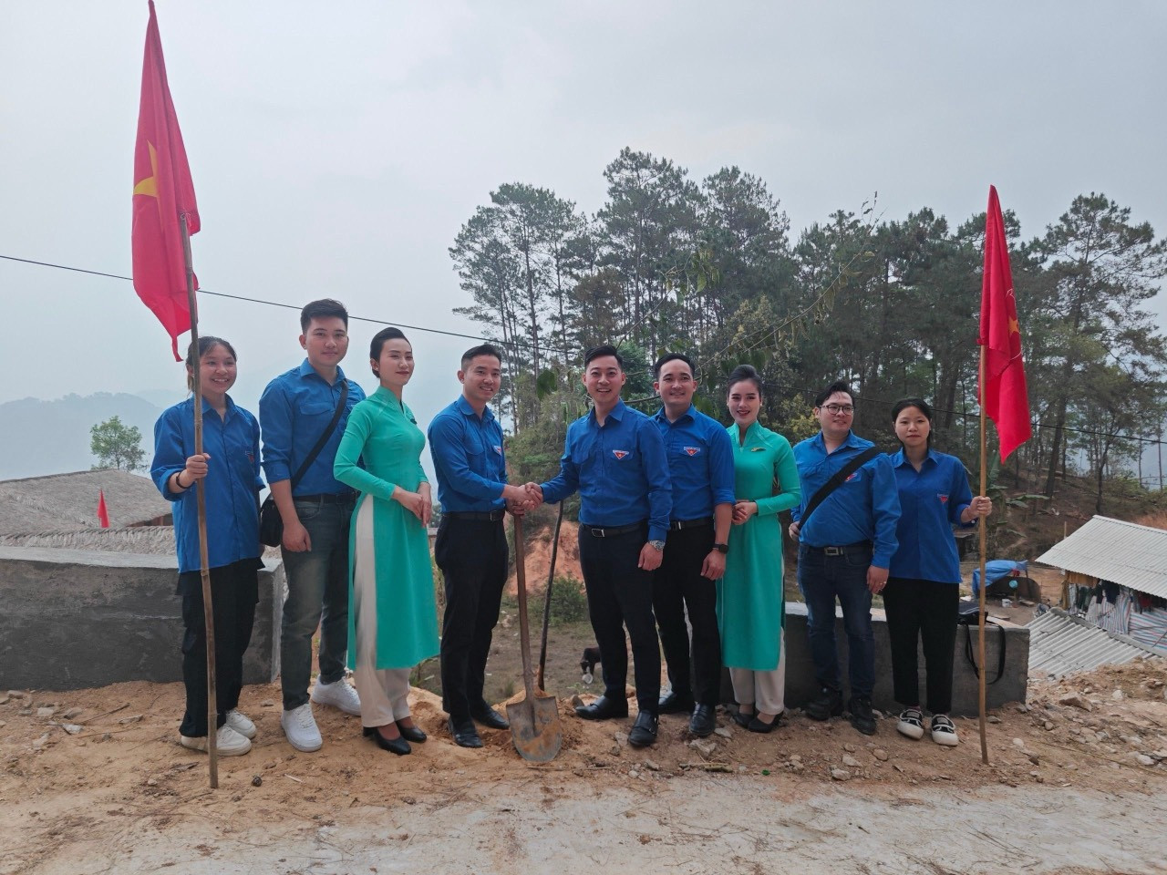 Công trình hàng cây biên giới tại UBND xã Bản Máy