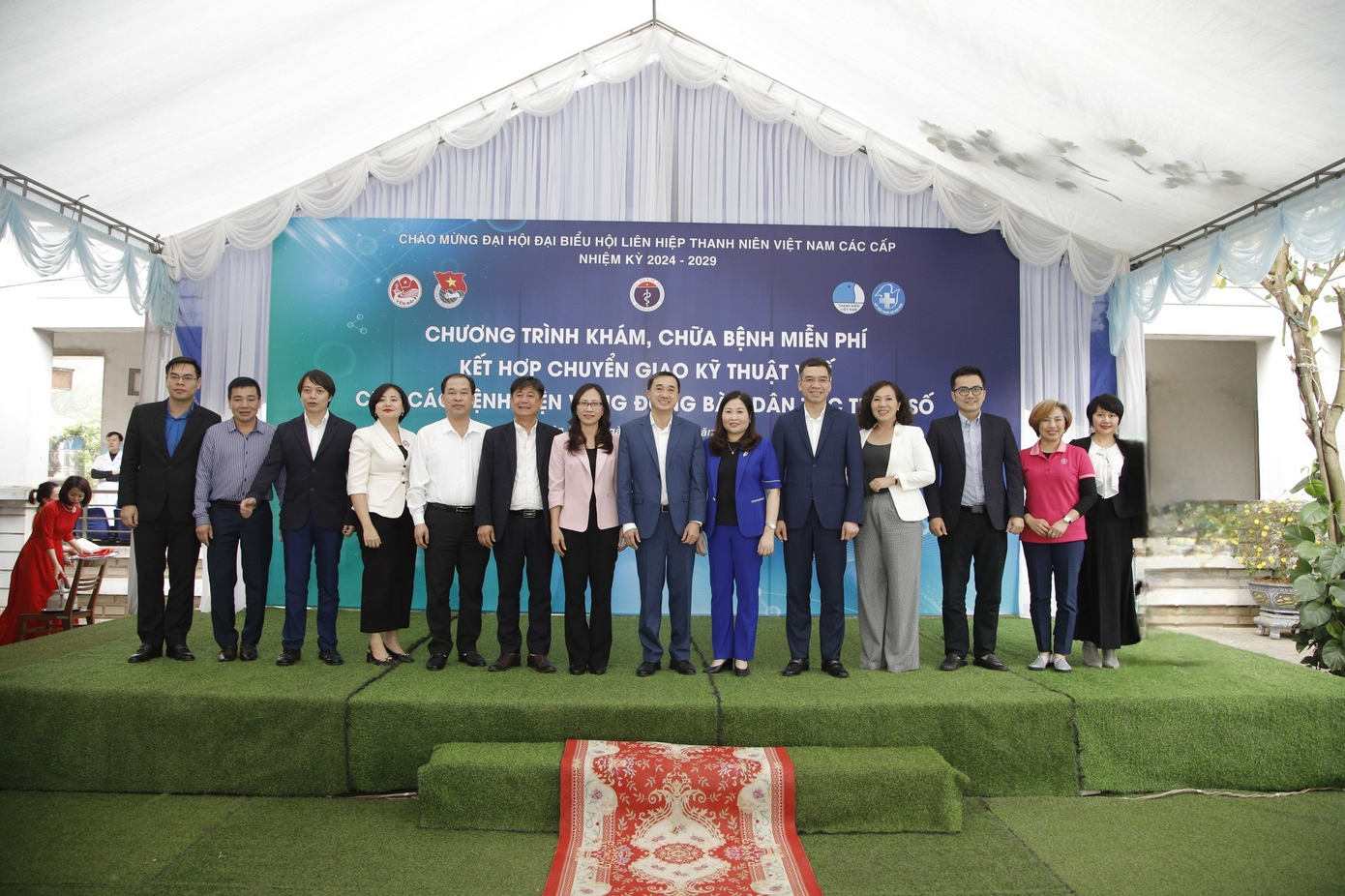 Lễ phát động chiến dịch khám chữa bệnh miễn phí kết hợp chuyển giao kỹ thuật y tế tại Yên Bái. Ảnh: Bình Minh