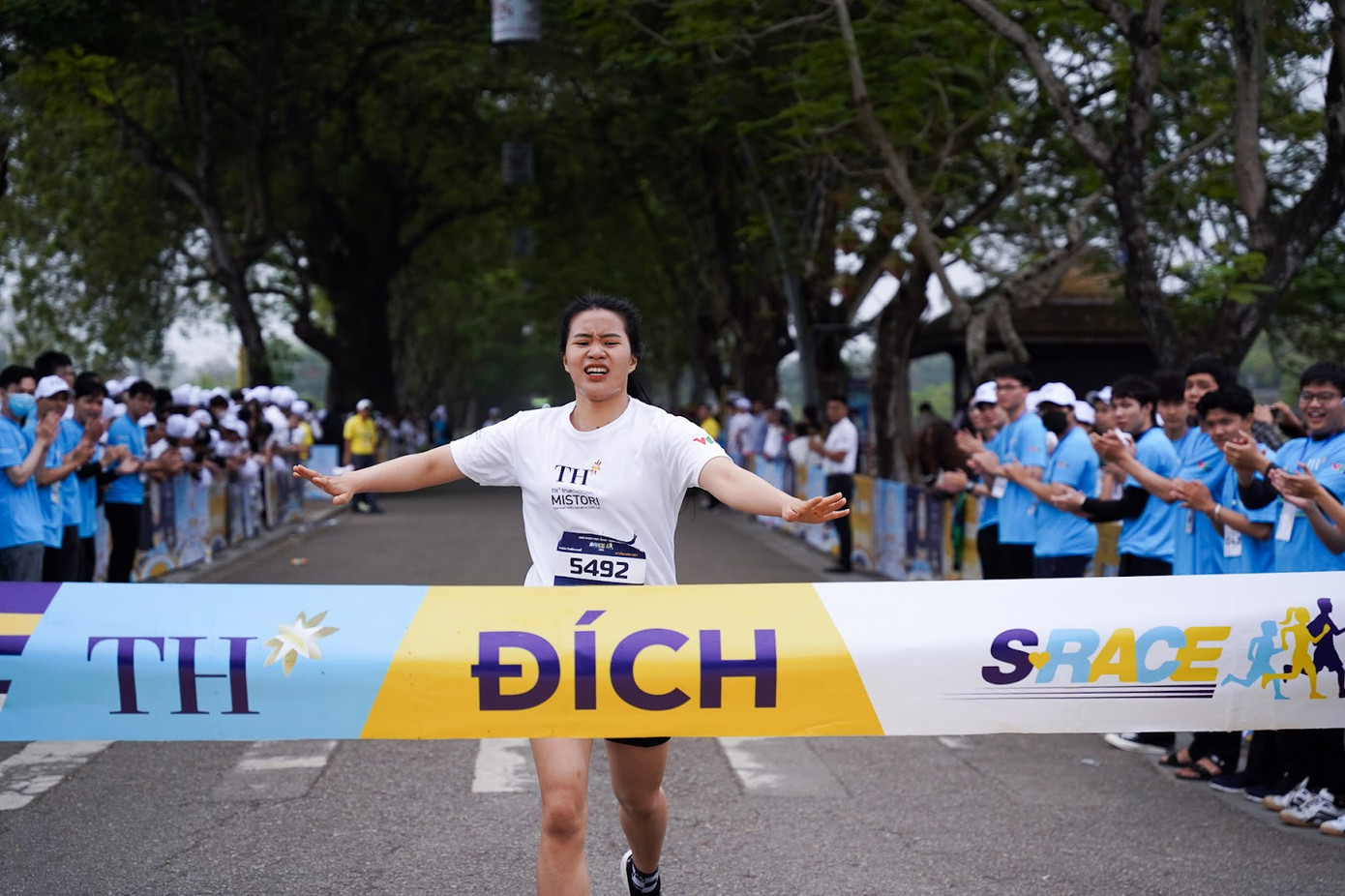 Khoảnh khắc vỡ òa của “nhà vô địch" Nguyễn Thị Mỹ Tiên Khoảnh khắc vỡ òa của “nhà vô địch" Nguyễn Thị Mỹ Tiên