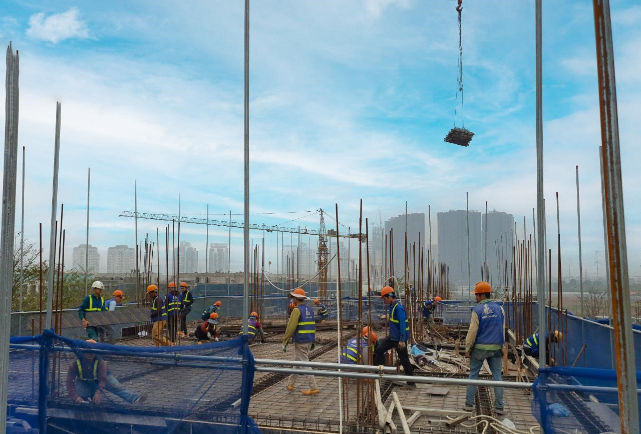 Đối với phần thân, tòa S1 và S5 đã thi công đến tầng 2; tòa S2,S3,S4 đang thi công 3 chuẩn bị lên tầng 4.