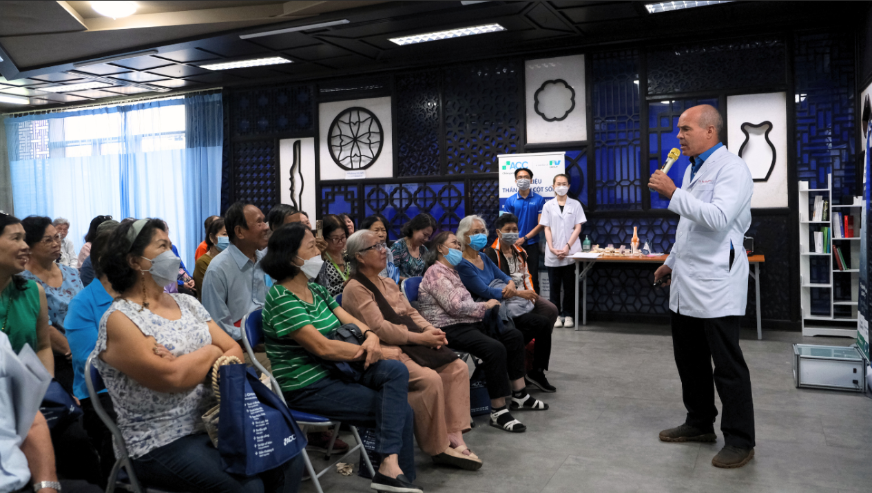 BS Wade Brackenbury nhấn mạnh tầm quan trọng của việc “Chữa đúng cách, lành cơn đau”