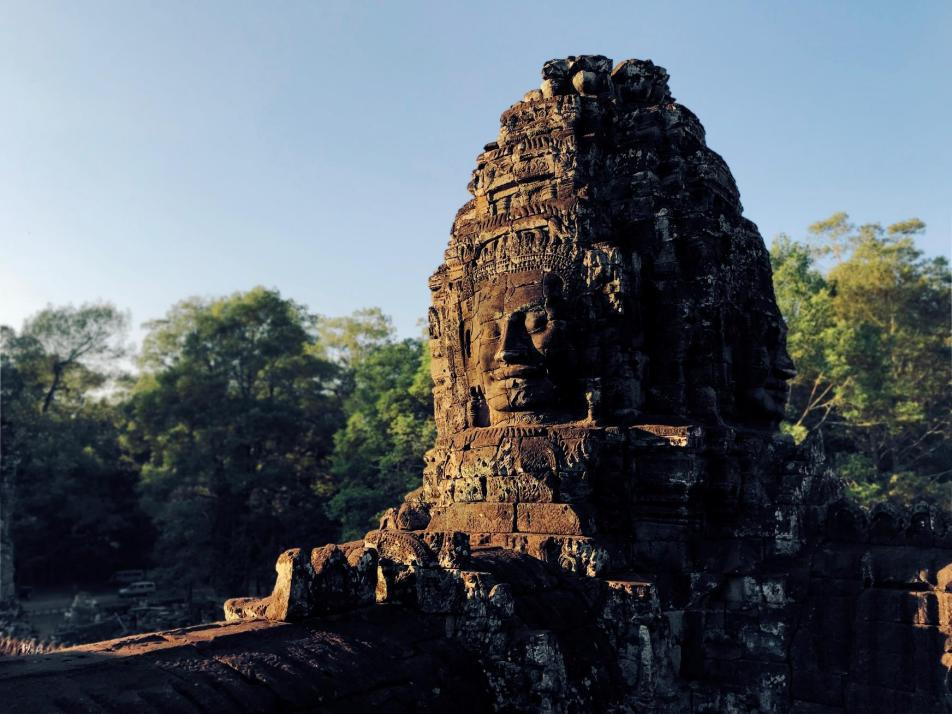 Tháp Bayon với nụ cười bí ẩn của Quan Thế Âm Bồ Tát.