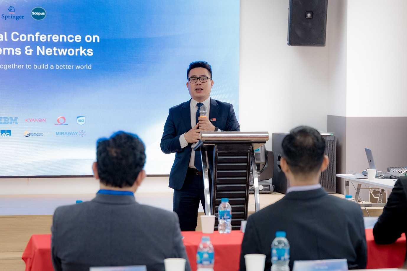 TS. Lê Anh Ngọc trình bày tại hội thảo ICISN 2024