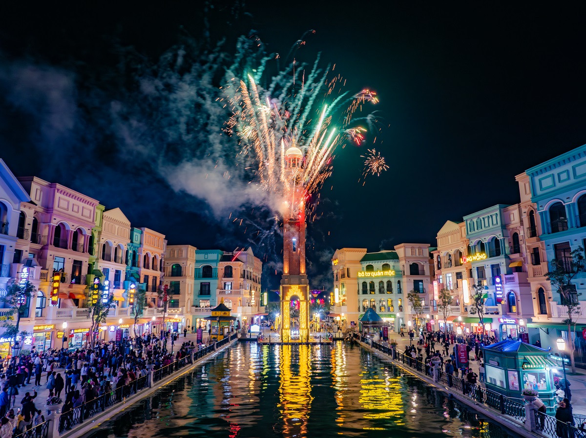 Sau hành trình foodtour, thực khách có vô số lựa chọn nghỉ ngơi, thư giãn ở Grand World