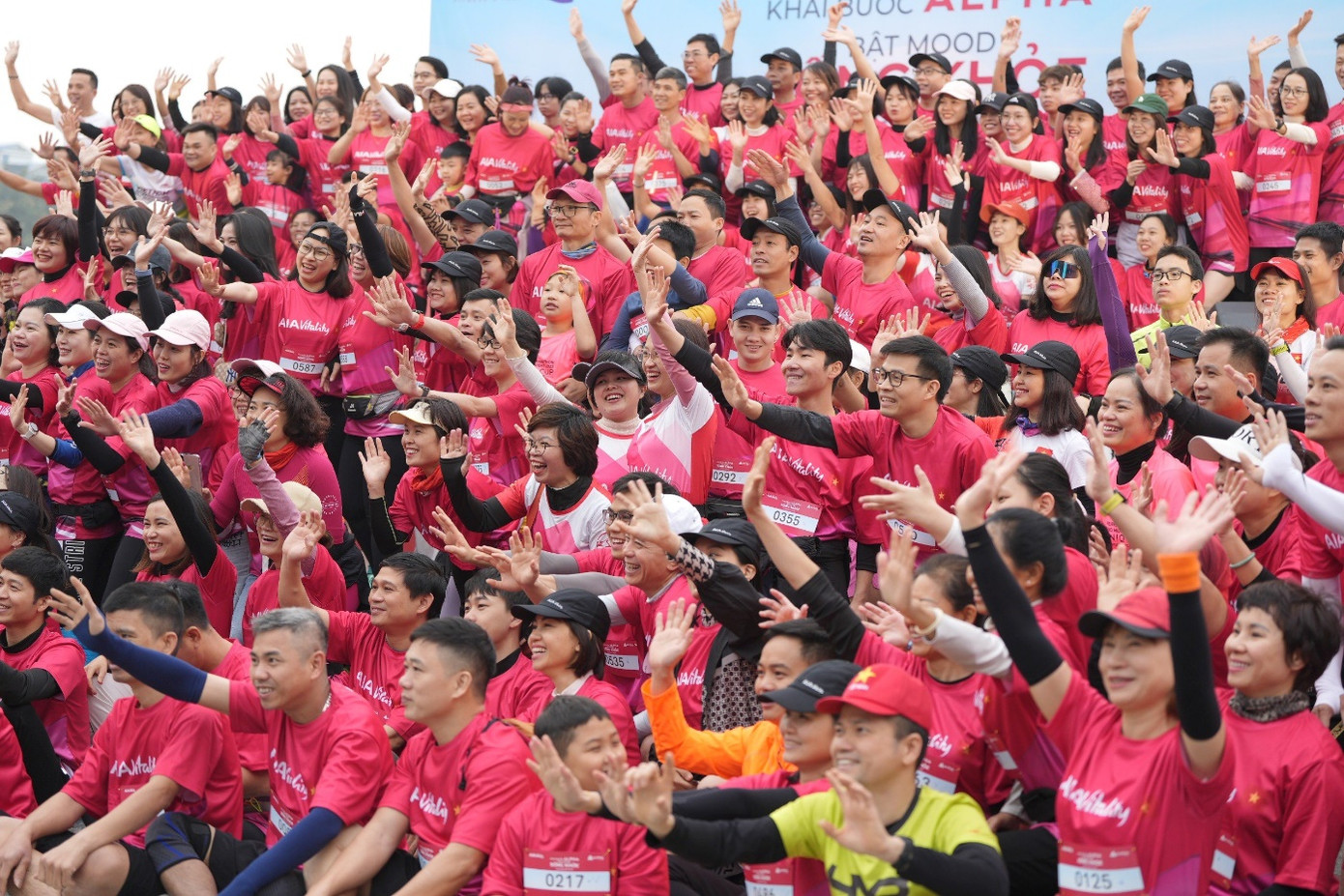 Gần 600 người tham dự sự kiện Khai bước Alpha, bật mood sống khỏe tại Công viên Thống nhất, Hà Nội