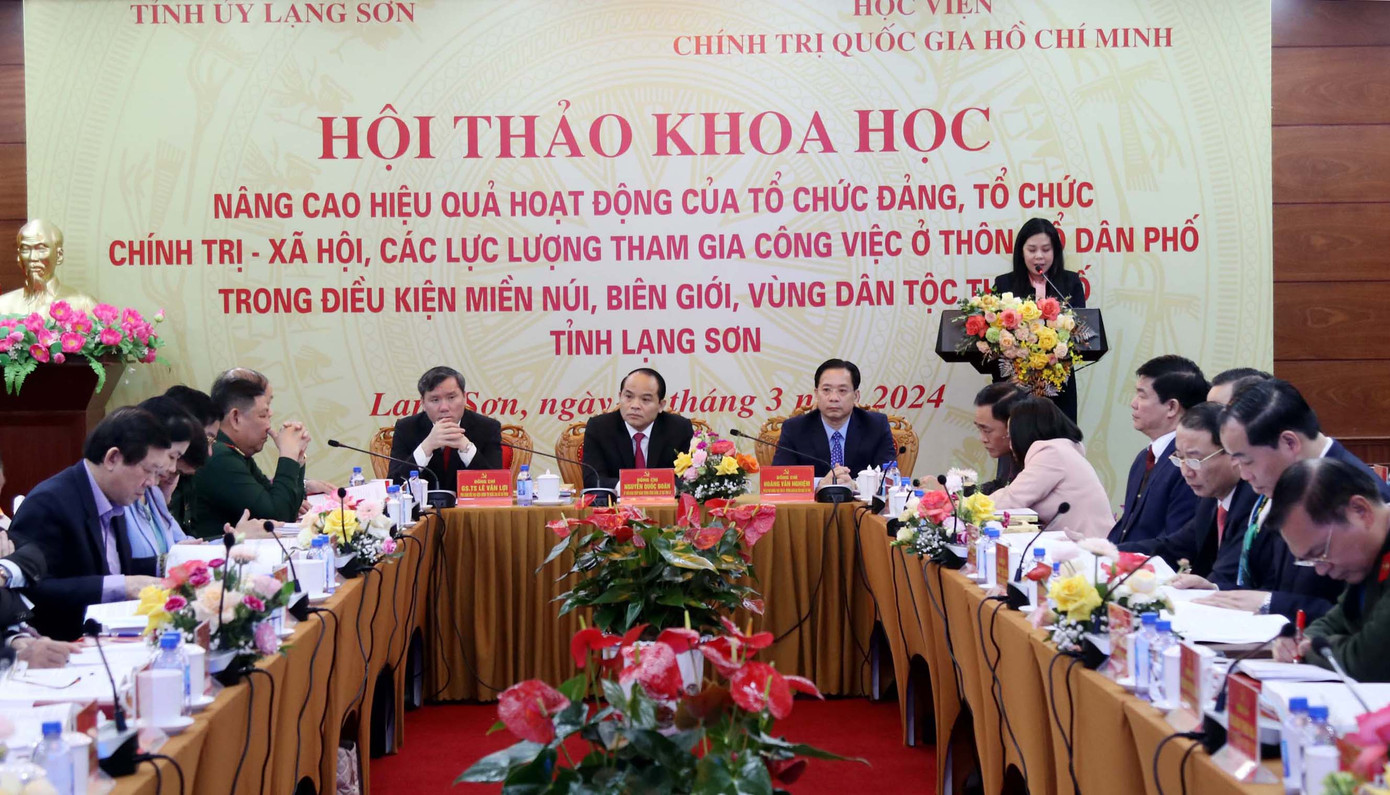 Đại biểu tham luận tại Hội thảo. Đại biểu tham luận tại Hội thảo.