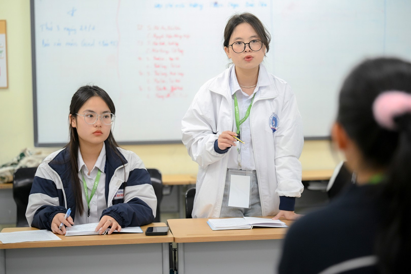 Đội Green Readers với hai thành viên đến từ Hải Phòng và Thái Bình trình bày phần thi của mình. Đội Green Readers với hai thành viên đến từ Hải Phòng và Thái Bình trình bày phần thi của mình.