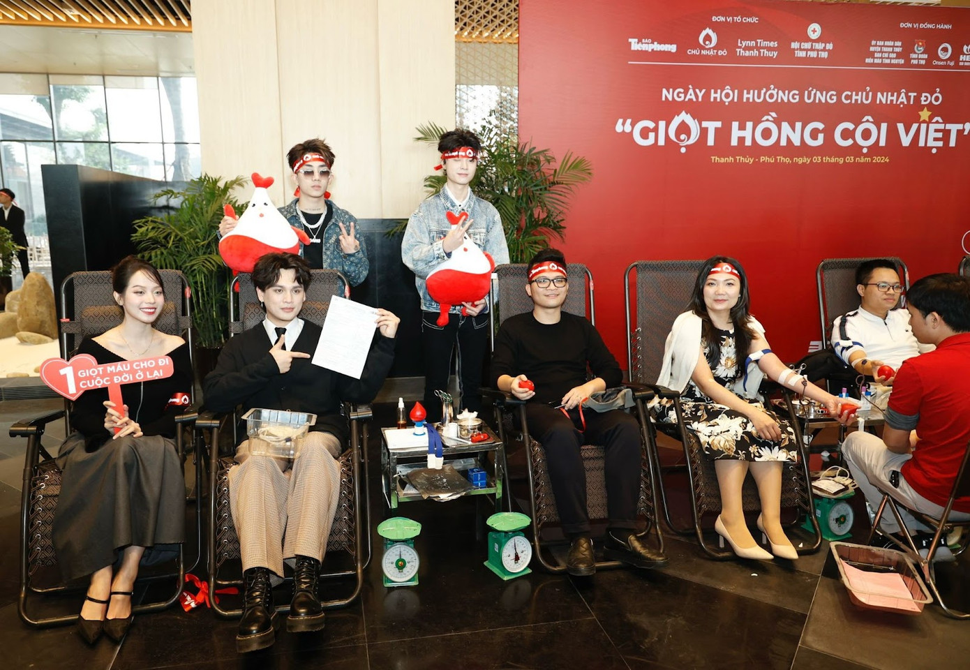 Đại diện Tổ hợp khoáng nóng 5* Lynn Times Thanh Thủy cùng nhiều khách mời đặc biệt chung tay lan tỏa nghĩa cử cao đẹp, kết nối yêu thương Đại diện Tổ hợp khoáng nóng 5* Lynn Times Thanh Thủy cùng nhiều khách mời đặc biệt chung tay lan tỏa nghĩa cử cao đẹp, kết nối yêu thương