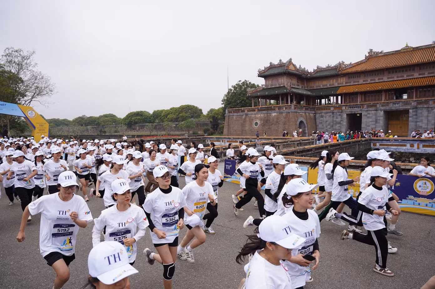 Không khí hứng khởi trên đường chạy S-Race Thừa Thiên Huế