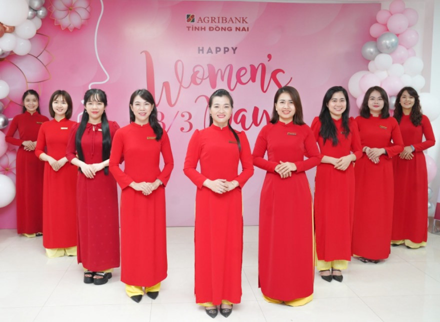 Đoàn viên, người lao động nữ Agirbank hưởng ứng "Tuần lễ Áo dài" Đoàn viên, người lao động nữ Agirbank hưởng ứng "Tuần lễ Áo dài"