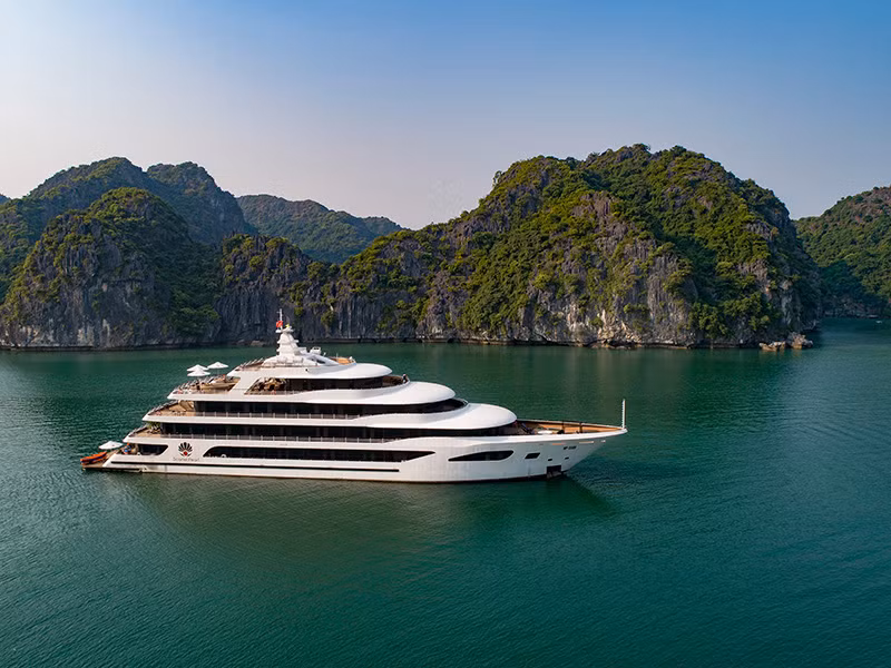 Trải nghiệm một ngày trên vịnh biển di sản bằng du thuyền cá nhân là một trong những thú vui đẳng cấp của giới siêu giàu tại Vinhomes Royal Island(Ảnh minh họa) Trải nghiệm một ngày trên vịnh biển di sản bằng du thuyền cá nhân là một trong những thú vui đẳng cấp của giới siêu giàu tại Vinhomes Royal Island(Ảnh minh họa)