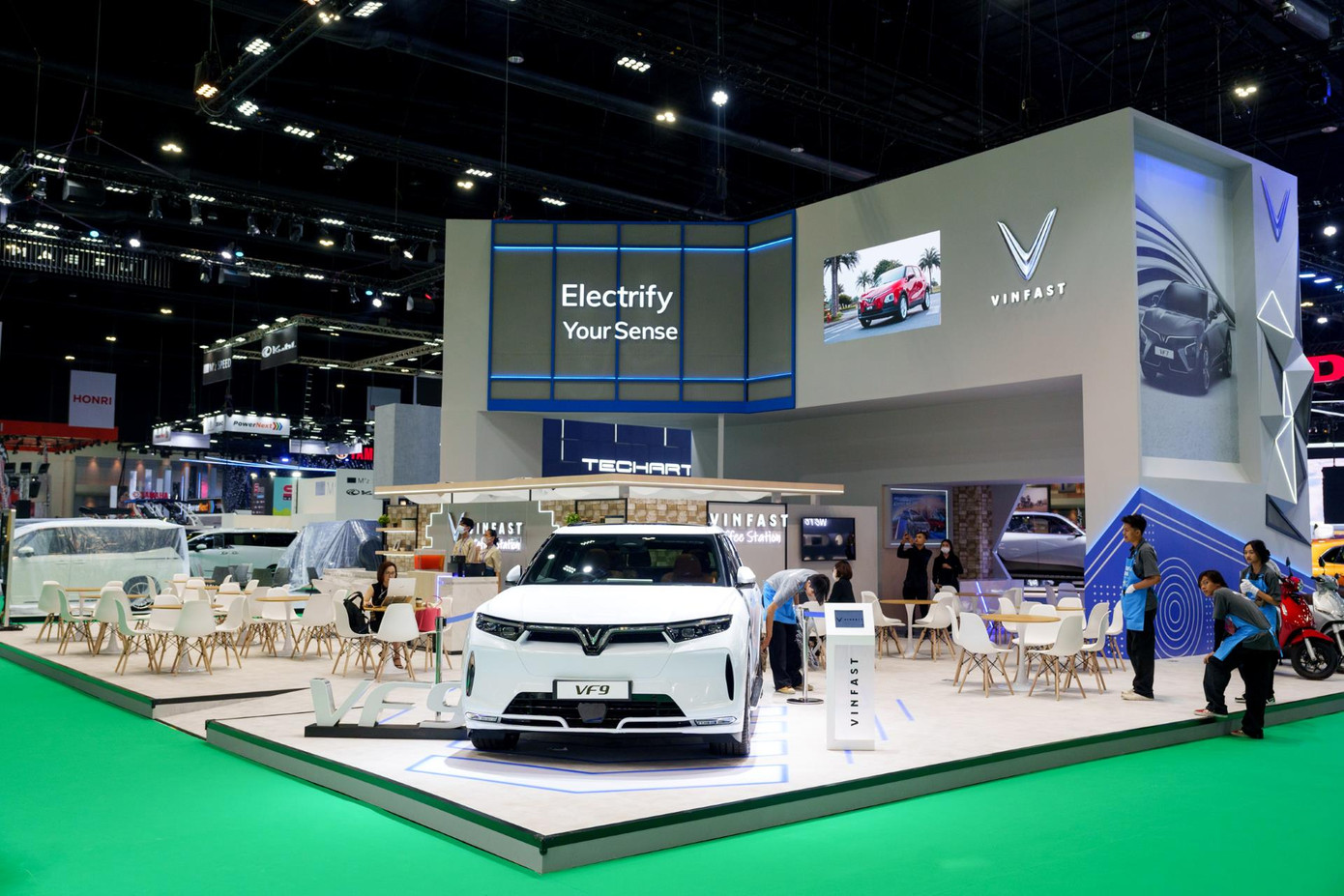 Đây là lần đầu tiên VinFast mang dàn xe điện đầy đủ phân khúc “chào sân” ở Đông Nam Á.