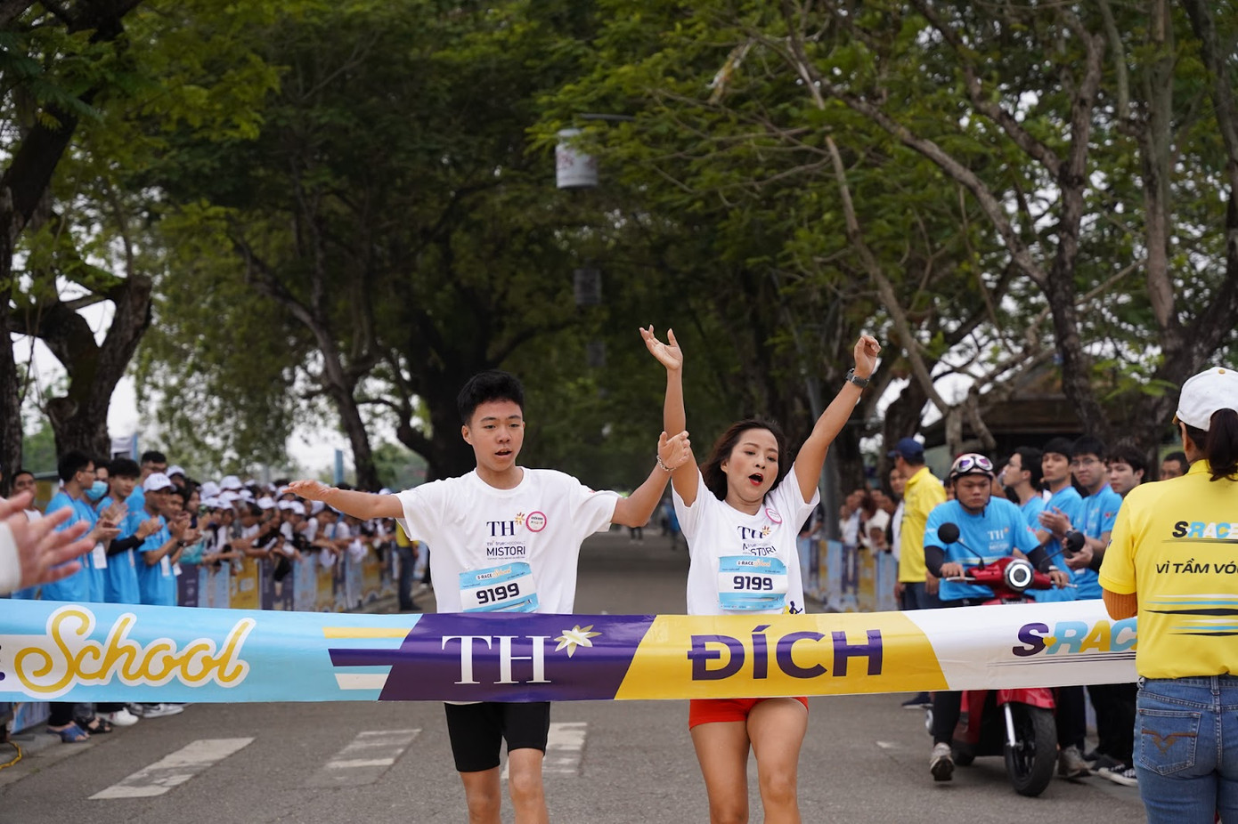 Cô và trò cùng nhau cùng nhau chinh phục vạch đích Cô và trò cùng nhau cùng nhau chinh phục vạch đích