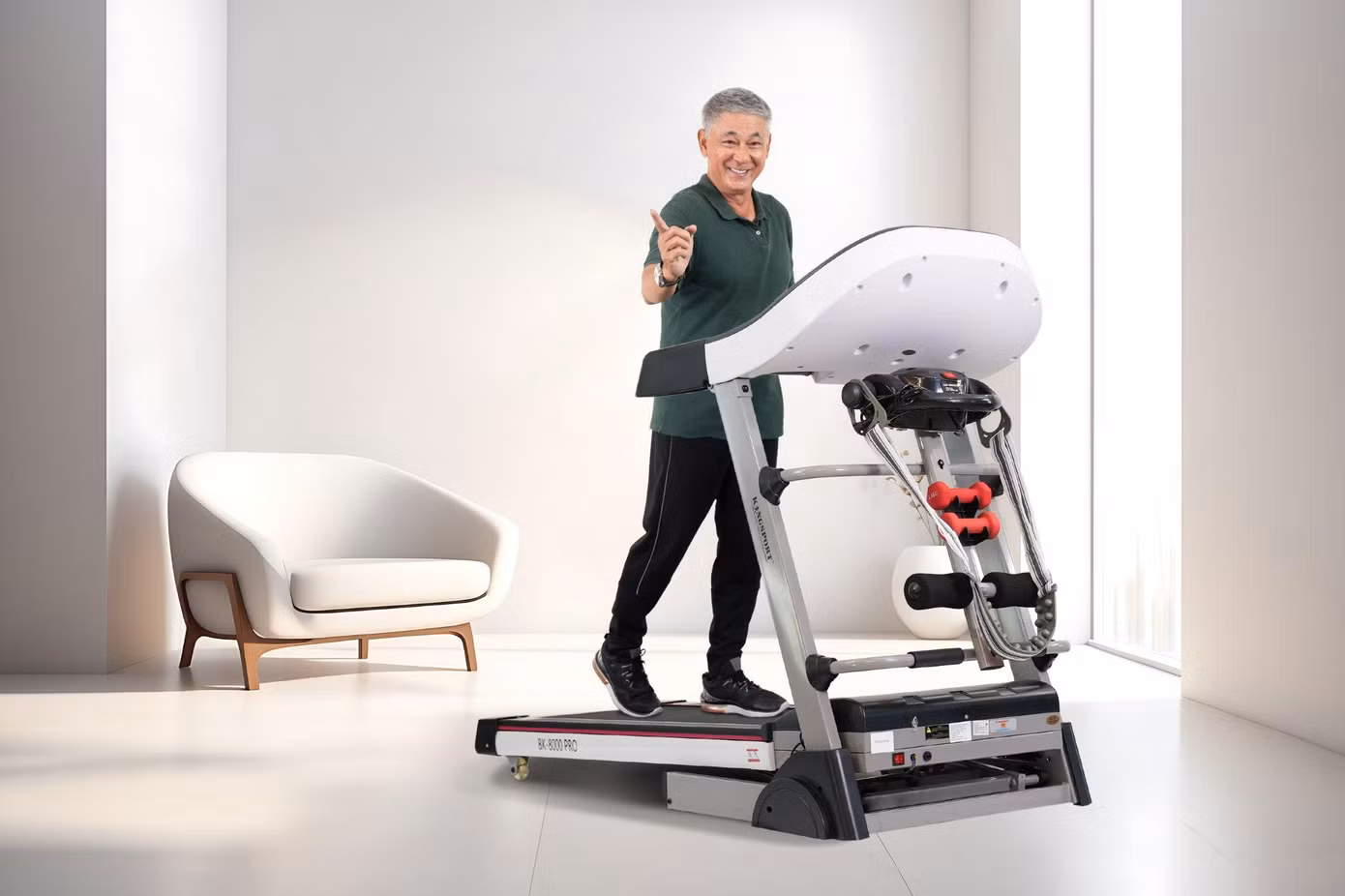 Diễn viên Tùng Yuki đồng hành cùng máy chạy bộ KingSport BK-8000 Pro đa năng
