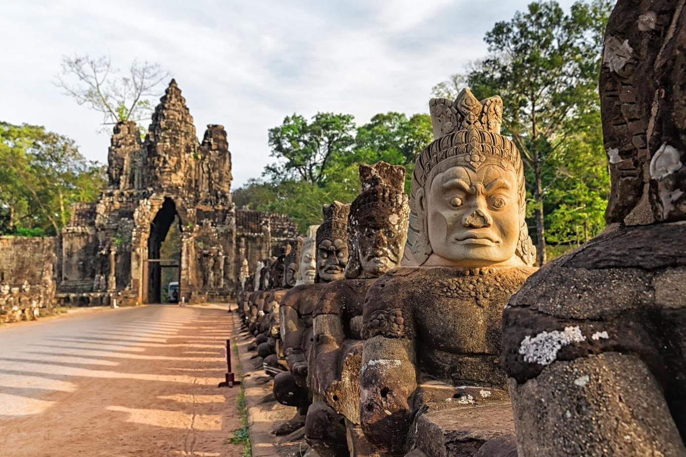 Angkor Thom là biểu tượng cho sự hưng thịnh của vương quốc Khmer trong quá khứ.