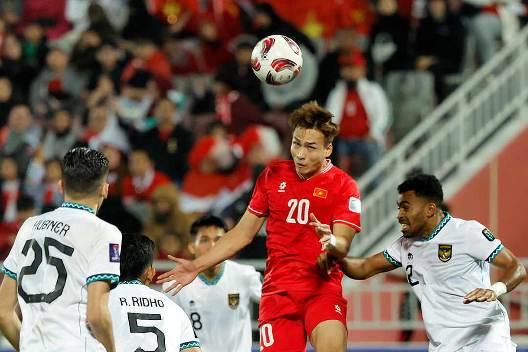 Đội tuyển Việt Nam (áo đỏ) cần một kết quả có lợi trước Indonesia để tạo tiền đề cho chiến thắng ở trận lượt về trên sân Mỹ Đình. (Ảnh: KARIM JAAFAR/Getty) Đội tuyển Việt Nam (áo đỏ) cần một kết quả có lợi trước Indonesia để tạo tiền đề cho chiến thắng ở trận lượt về trên sân Mỹ Đình. (Ảnh: KARIM JAAFAR/Getty)