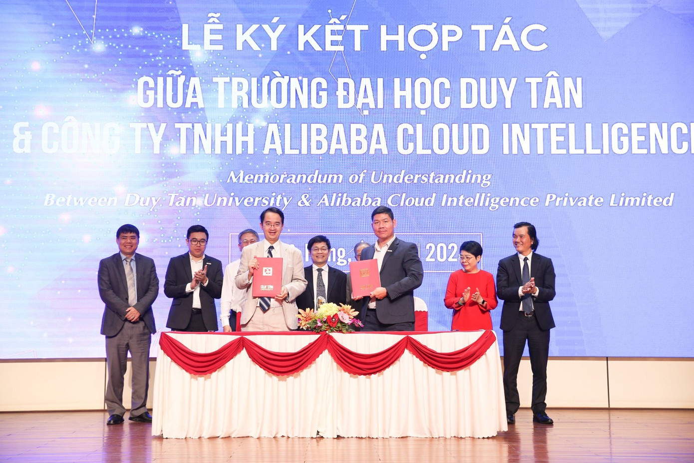 ĐH Duy Tân ký kết hợp tác với Công ty Alibaba Cloud Intelligence ĐH Duy Tân ký kết hợp tác với Công ty Alibaba Cloud Intelligence