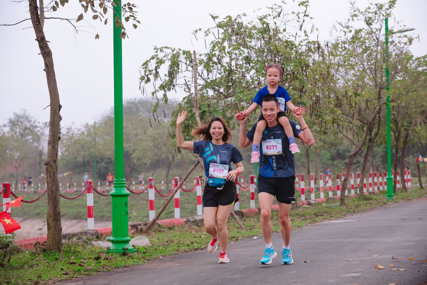 Các gia đình trẻ cùng nhau tham gia đường chạy Fun Run