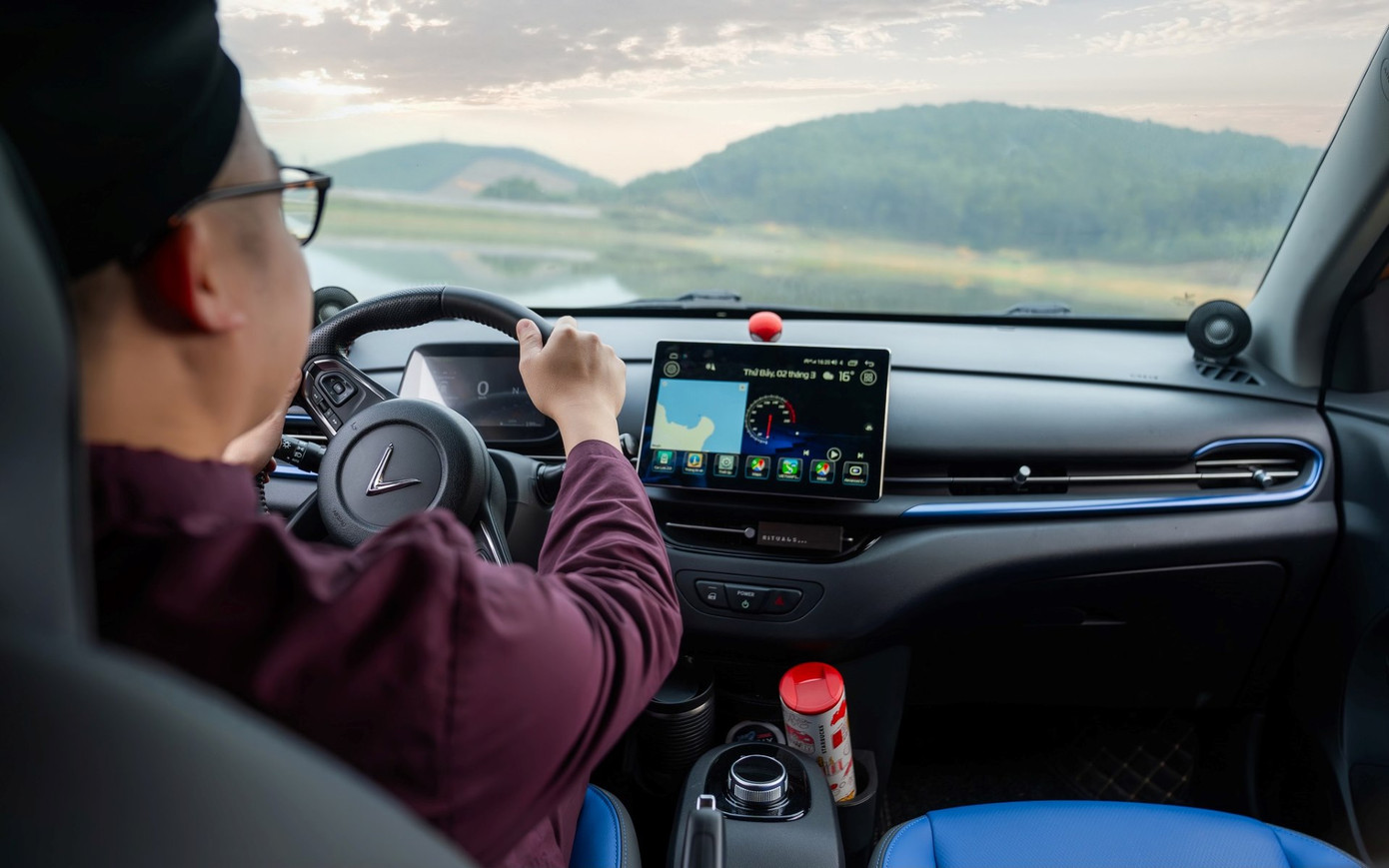 Với chính sách mới nhất của VinFast, khách hàng dễ dàng “chốt xe” mà không chịu rủi ro lãi suất thả nổi khi mua trả góp. Với chính sách mới nhất của VinFast, khách hàng dễ dàng “chốt xe” mà không chịu rủi ro lãi suất thả nổi khi mua trả góp.