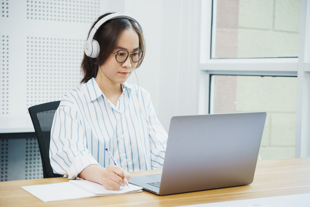 Tại NativeX, học viên có thể đồng thời học tiếng Anh và các kỹ năng mềm hữu ích cho công việc như thuyết trình, quản lý dự án, quản lý đội nhóm...